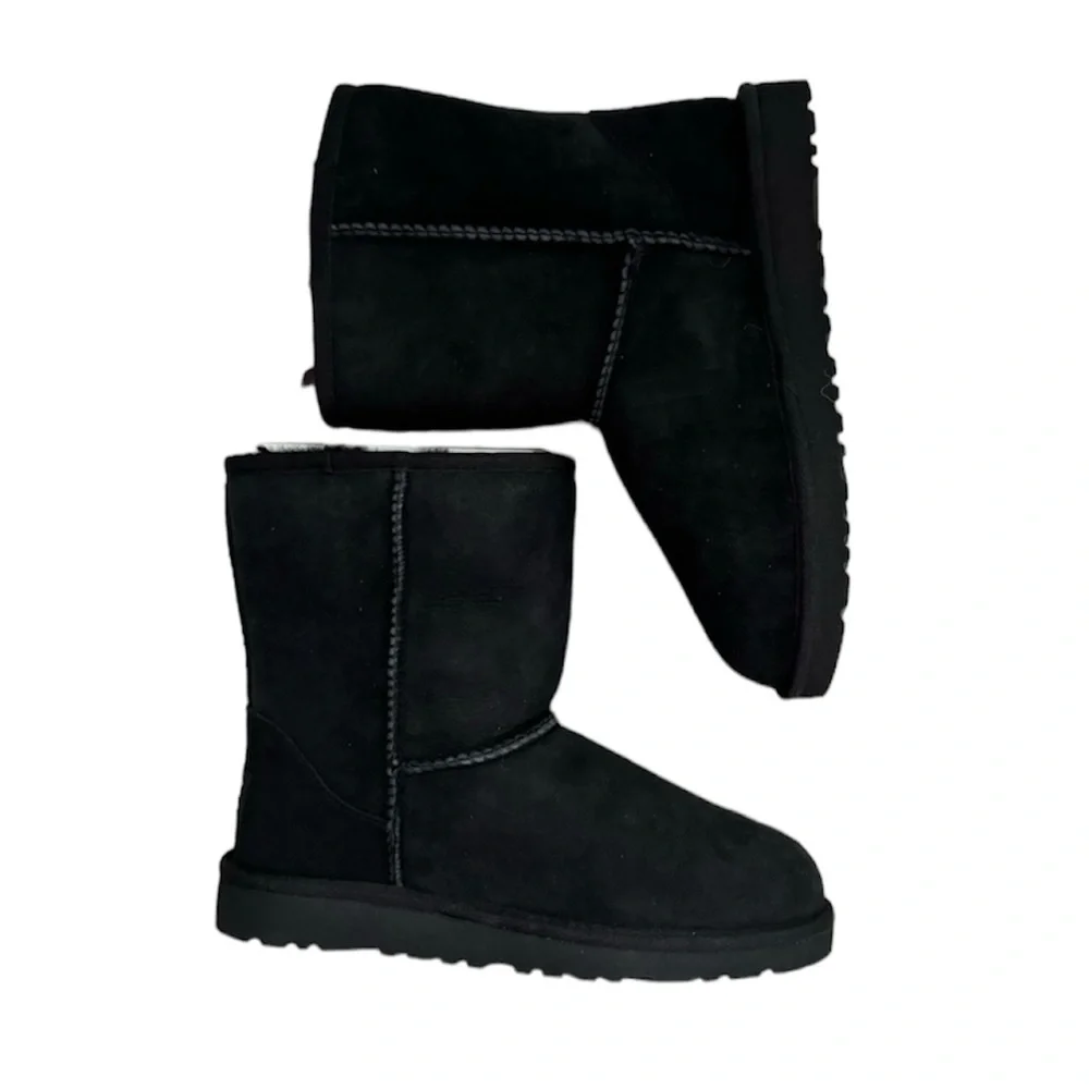 NWT Ugg kids Classic short boots